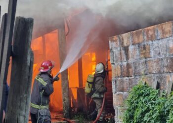 UN INCENDIO DESTRUYÓ CABAÑAS EN UN COMPLEJO HABITACIONAL DE CONCORDIA