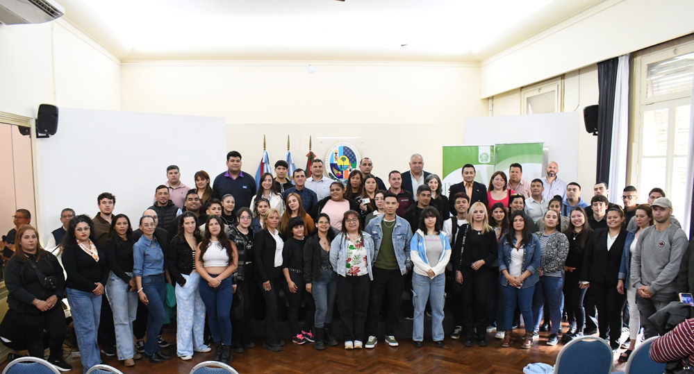 ENTREGA DE CREDENCIALES A AGENTES DE CONTROL DE ADMISIÓN Y PERMANENCIA