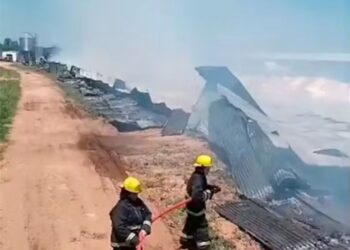 UN INCENDIO ARRASÓ UN GALPÓN AVÍCOLA EN FEDERAL: HABÍA 38.000 POLLOS