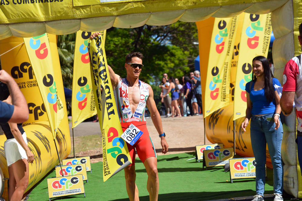 EL URUGUAYO SOARES DE LIMA Y «PIPI» RIVERO GANARON EL TRIATLON EN COLON