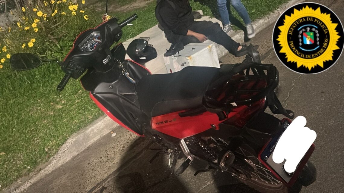 Accidente de tránsito entre una moto y una bicicleta