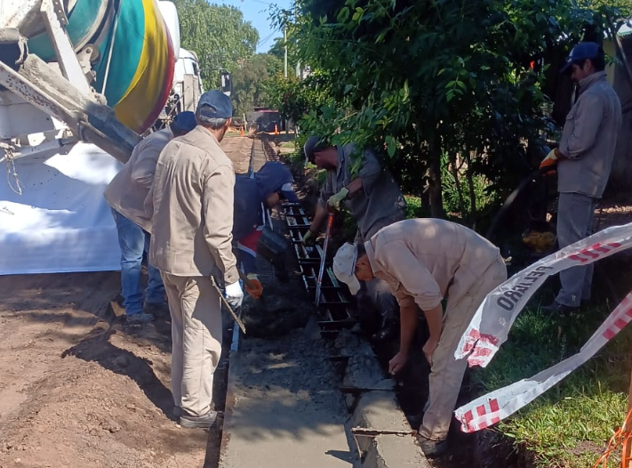 Colonia Ayuí realiza obras de infraestructura vial con recursos municipales