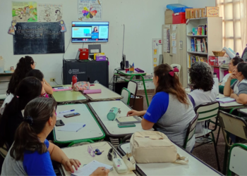 Más de mil docentes inician formación sobre el uso de pantallas en la infancia y adolescencia