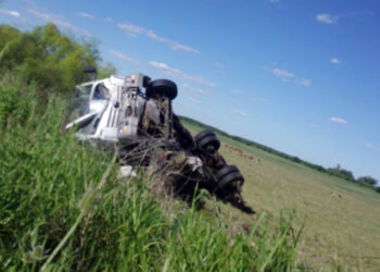 Vuelco de un camión en Ruta 14 dejó un hombre lesionado