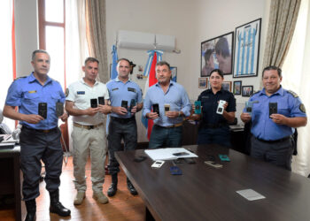 Entregan 21 celulares para uso de botón antipánico en Entre Ríos