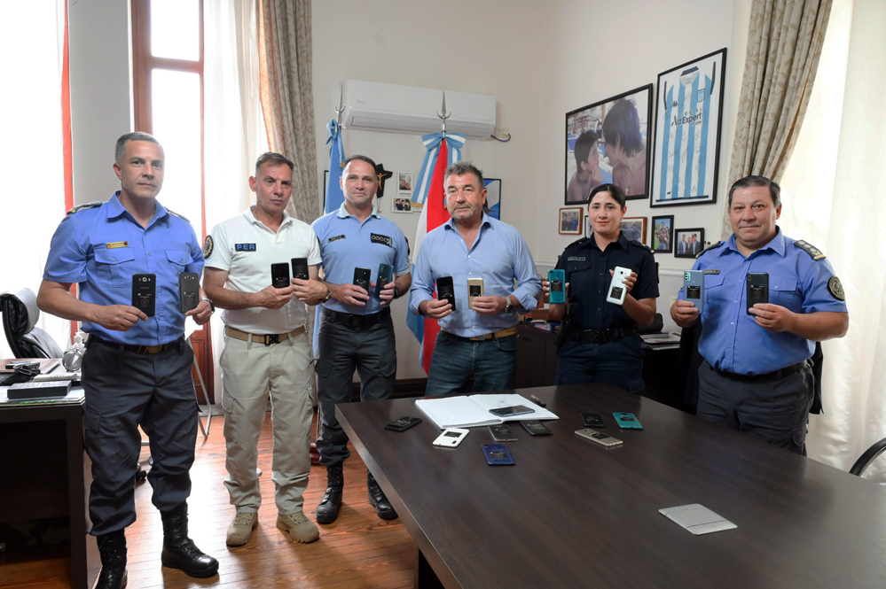 Entregan 21 celulares para uso de botón antipánico en Entre Ríos