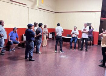Trabajadores de la fruta tomaron la sede del sindicato en Concordia