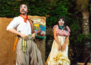 Teatro a la orilla del río