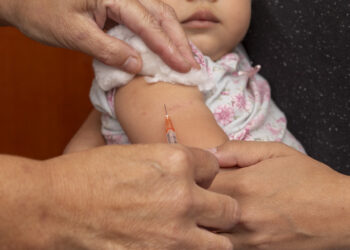 Desde 2026 la segunda dosis de la vacuna triple viral se aplicará a los 15 meses