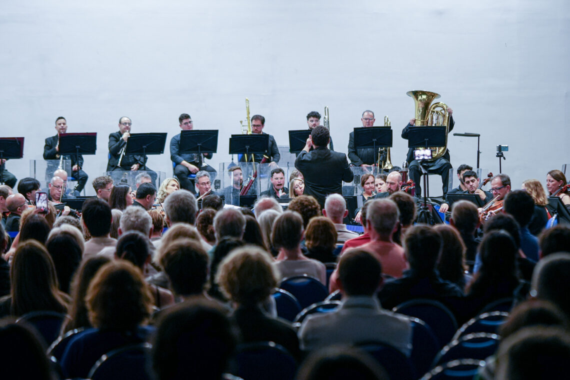 Se realizó el concierto final del Seminario Internacional de Dirección Orquestal y cierre de temporada de la Sinfónica