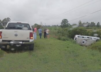 VECINO DE FEDERACIÓN DEJÓ SU COMBI EN UN CHAPISTA DE CHAJARÍ Y ESTE SE FUE DE VACACIONES Y LA VOLCÓ