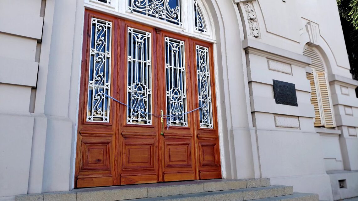 La Escuela Secundaria Nº 16 recuperó su puerta histórica de ingreso