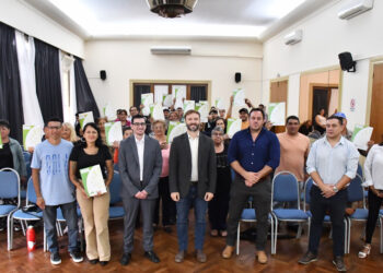 MÁS DE 20 FAMILIAS RECIBIERON SUS ESCRITURAS TRASLATIVAS DE DOMINIO