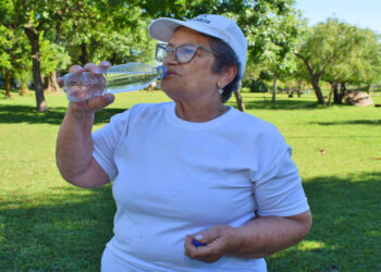 Salud recuerda los principales cuidados que deben tener las personas mayores frente al calor