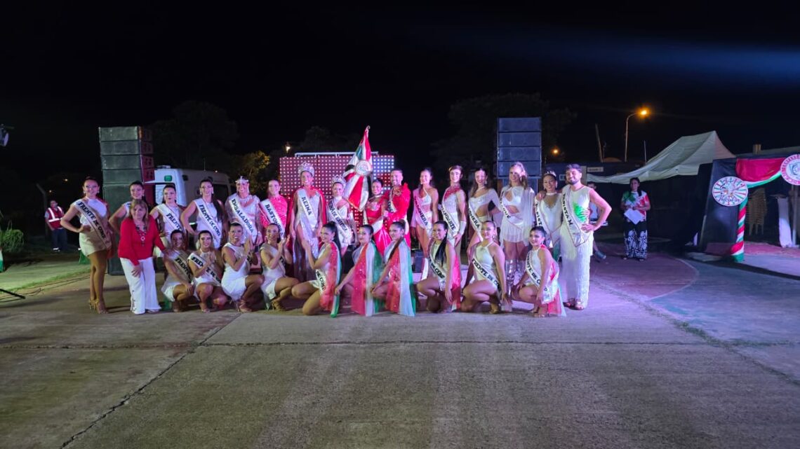 Comparsa Ráfaga completó la presentación de sus figuras para el Carnaval 2026