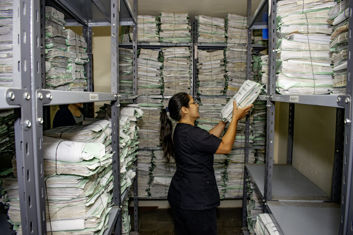 El Ministerio de Salud realizó la limpieza de gran cantidad de documentación vencida