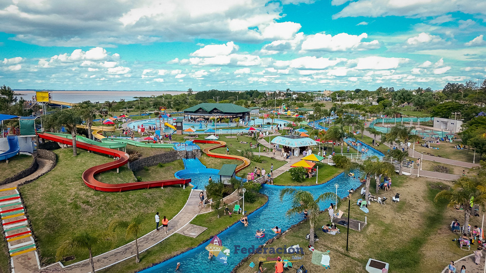 El Intendente Bravo encabezó el Acto de Inauguración de la Temporada Estival 2025/2026