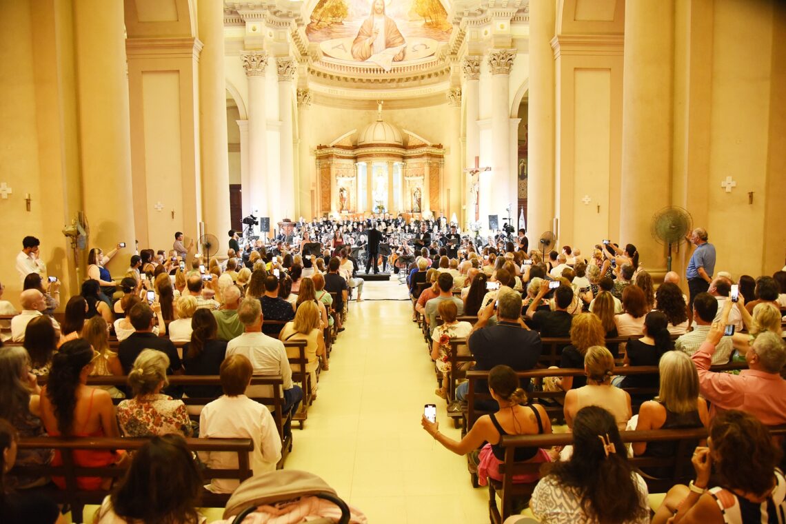La Orquesta Sinfónica se presentó en Concepción del Uruguay ante más de mil personas