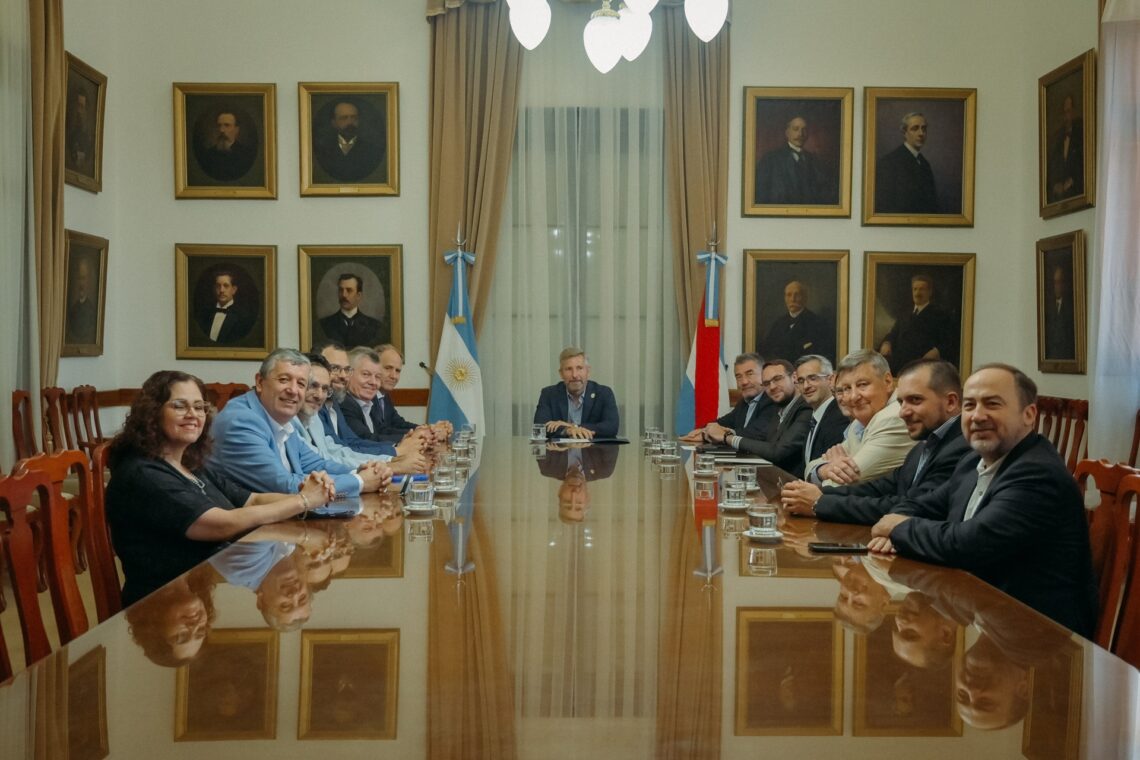 Frigerio entregó el decreto que habilita la personería jurídica a instituciones religiosas