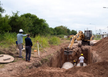 Autoridades del IAPV recorrieron obras de infraestructura en el barrio Humedales del Oeste en Paraná