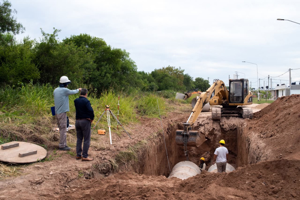 Autoridades del IAPV recorrieron obras de infraestructura en el barrio Humedales del Oeste en Paraná