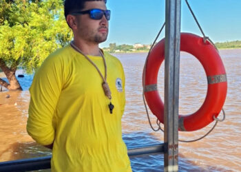 RESCATE EN PLAYA LOS SAUCES 1