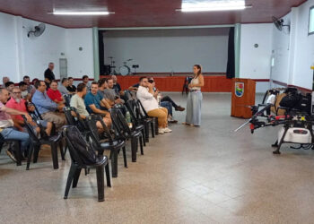 Citricultores entrerrianos se capacitaron en el control de la mosca de los frutos