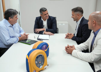 El Ministerio de Salud recibió 16 desfibriladores externos automáticos donados por el Iafas