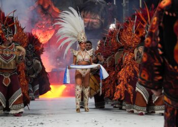 El Carnaval del País brilló en la segunda noche de este 2026
