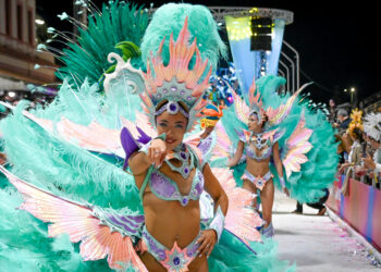 El Corsódromo fue una gran fiesta con la tercera noche del Carnaval del País