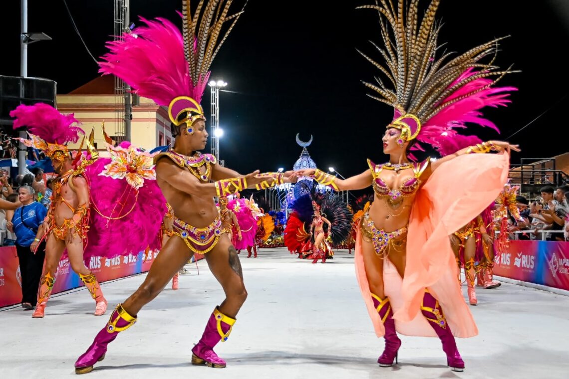 El corsódromo volvió a ser una fiesta con la cuarta noche del Carnaval del País