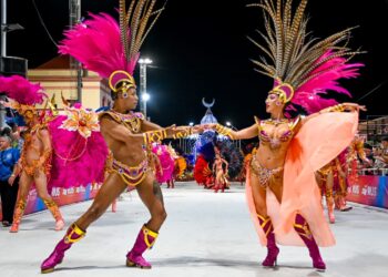 El corsódromo volvió a ser una fiesta con la cuarta noche del Carnaval del País