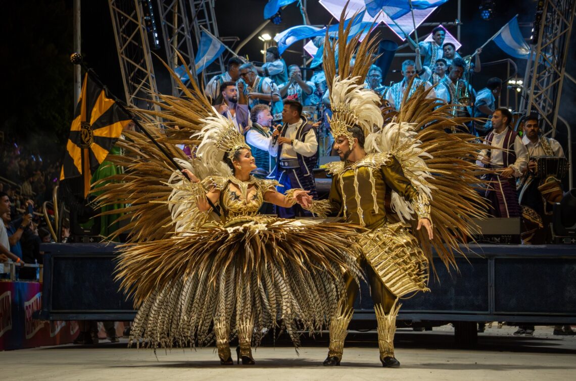 El Carnaval del País se prepara para la quinta noche
