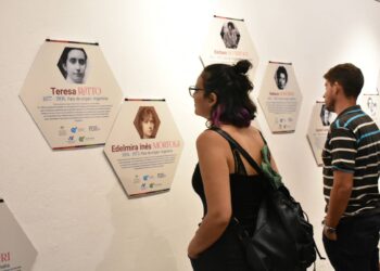 Inauguran una muestra sobre mujeres en las ciencias en Gualeguay