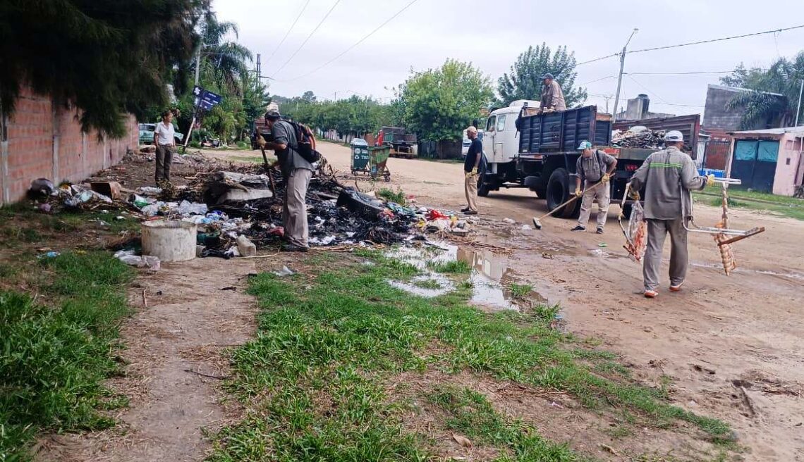 SERVICIOS PÚBLICOS REALIZA TAREAS DE LIMPIEZA Y MANTENIMIENTO EN EL BARRIO PAMPA SOLER