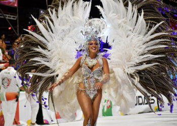 EL CARNAVAL DE CONCORDIA VIVIÓ UNA CUARTA NOCHE A PURA PASIÓN EN EL DÍA DE LOS ENAMORADOS