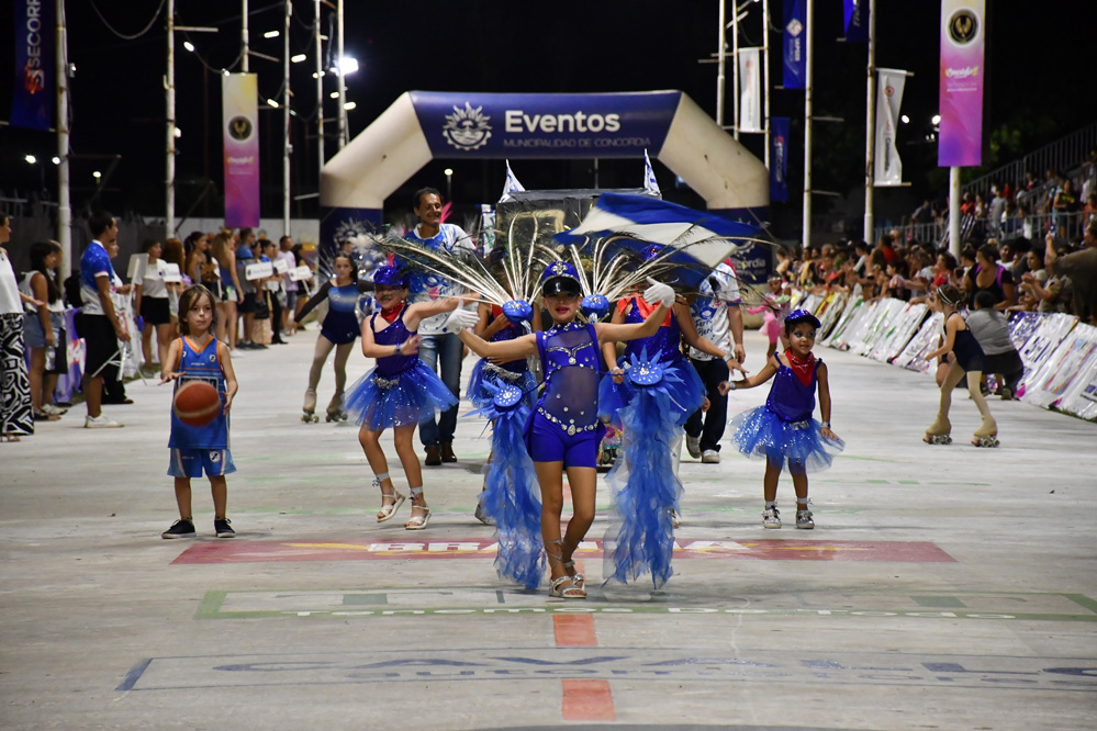 EL CARNAVAL DE LOS PEQUEÑOS DUENDES CERRÓ EL FIN DE SEMANA CON UNA GRAN FIESTA FAMILIAR