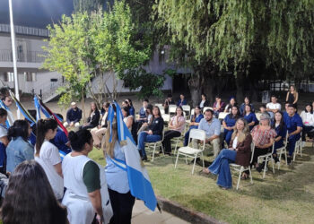 El CGE entregó mochilas técnicas a estudiantes de Enfermería en Villa Paranacito