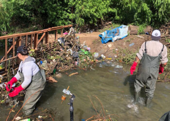 SE REALIZARON TRABAJOS DE SANEAMIENTO Y RETIRO DE RESIDUOS EN EL ARROYO MANZORES