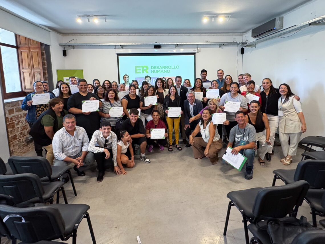 La provincia entregó certificados a cocineros de comedores escolares