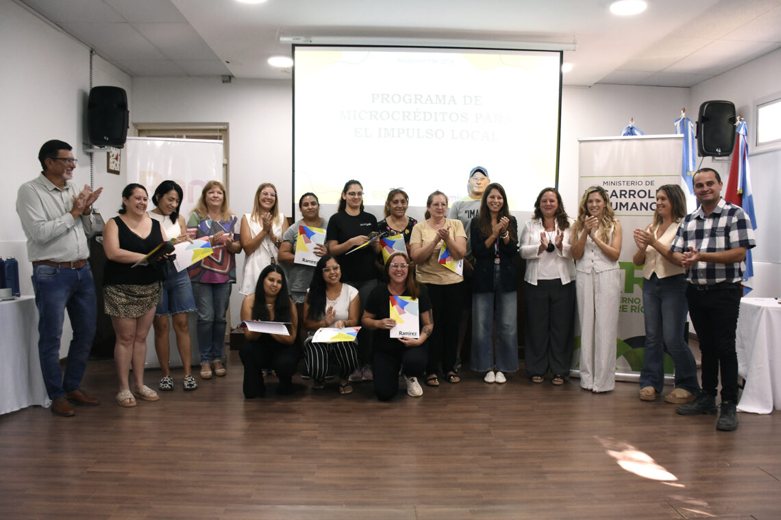 Desarrollo Humano fortaleció procesos de emprendedurismo con la entrega de microcréditos en Ramírez