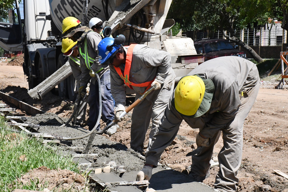 AVANZAN LAS OBRAS COMPLEMENTARIAS EN LA REPAVIMENTACIÓN DE CALLE DR. SAURÉ
