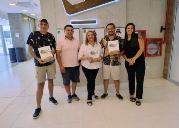 PERIODISTAS Y OPERADORES VIVIERON LA EXPERIENCIA DE VOLAR CON HUMMING AIRWAYS