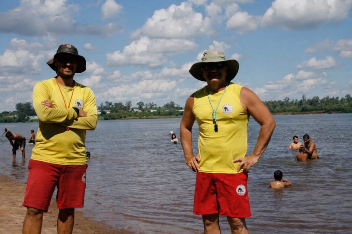 Un guardavidas rescató a un adolescente que sufrió un calambre en la zona de Dársena