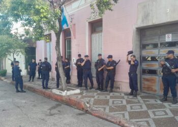 Máxima tensión en el Sindicato de la Fruta: toma de rehén, destrozos y 12 detenidos tras un intento de usurpación