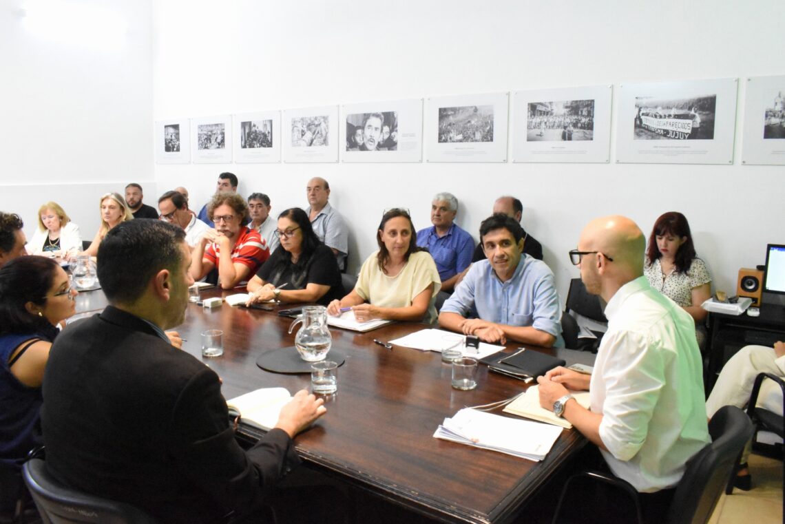 Sin avances en la paritaria, AGMER convocó a un paro docente de 24 horas para este martes 3 de marzo