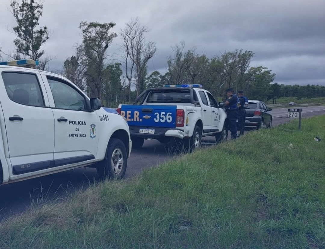 Encontraron a un hombre durmiendo dentro de un auto robado en la Autovía Artigas