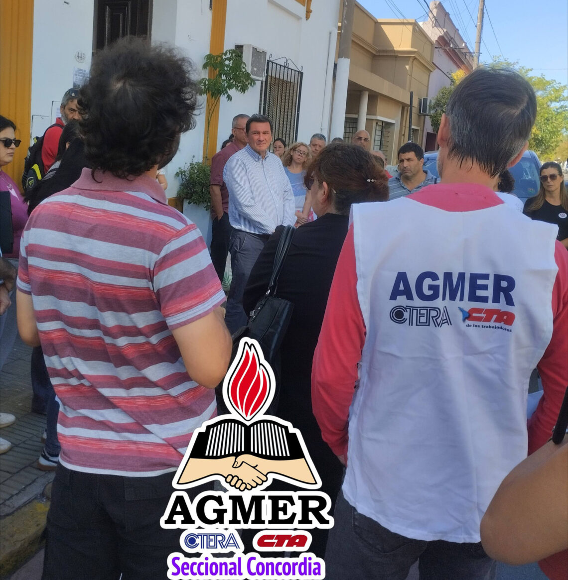 Concentración de AGMER Concordia en la Dirección Departamental de Escuelas