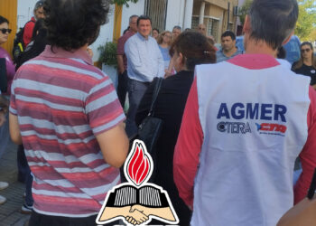 Concentración de AGMER Concordia en la Dirección Departamental de Escuelas