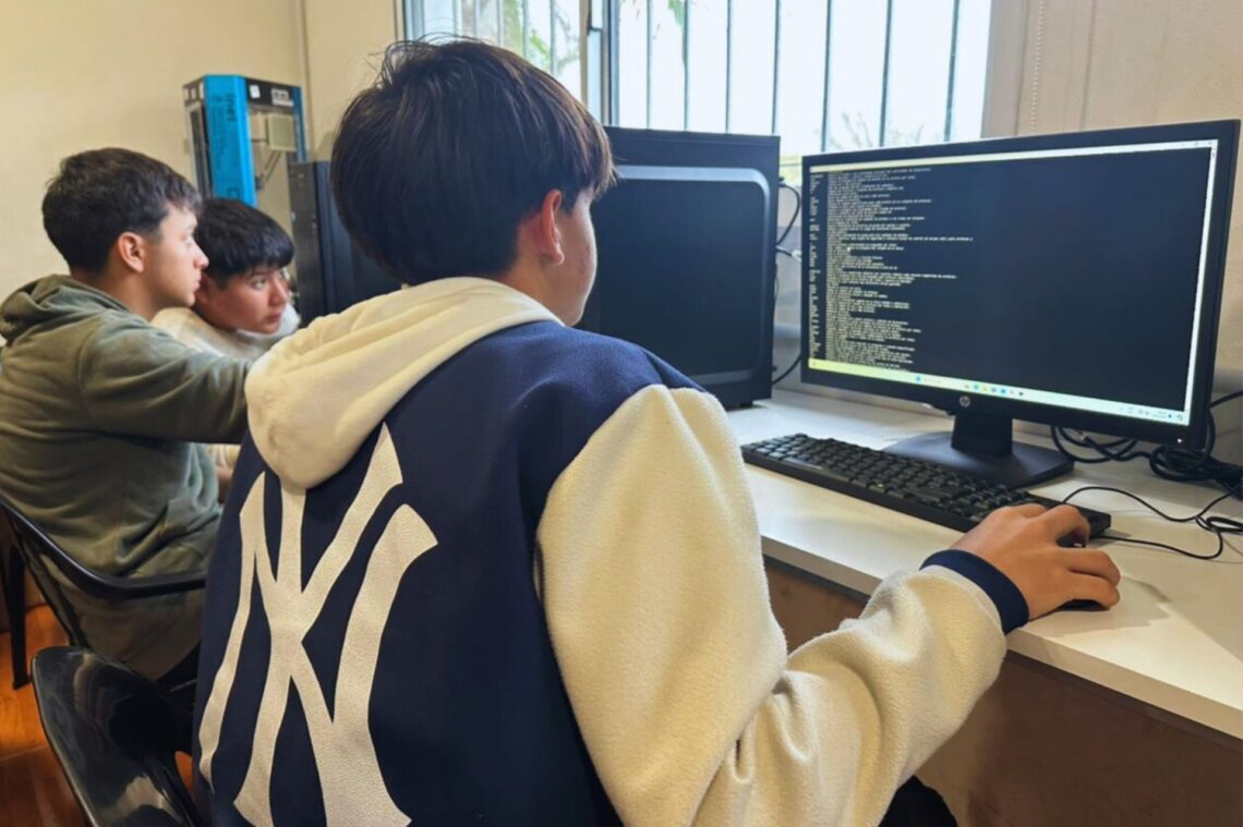 El CGE fortalece el acompañamiento pedagógico y el uso de tecnologías en la escuela secundaria